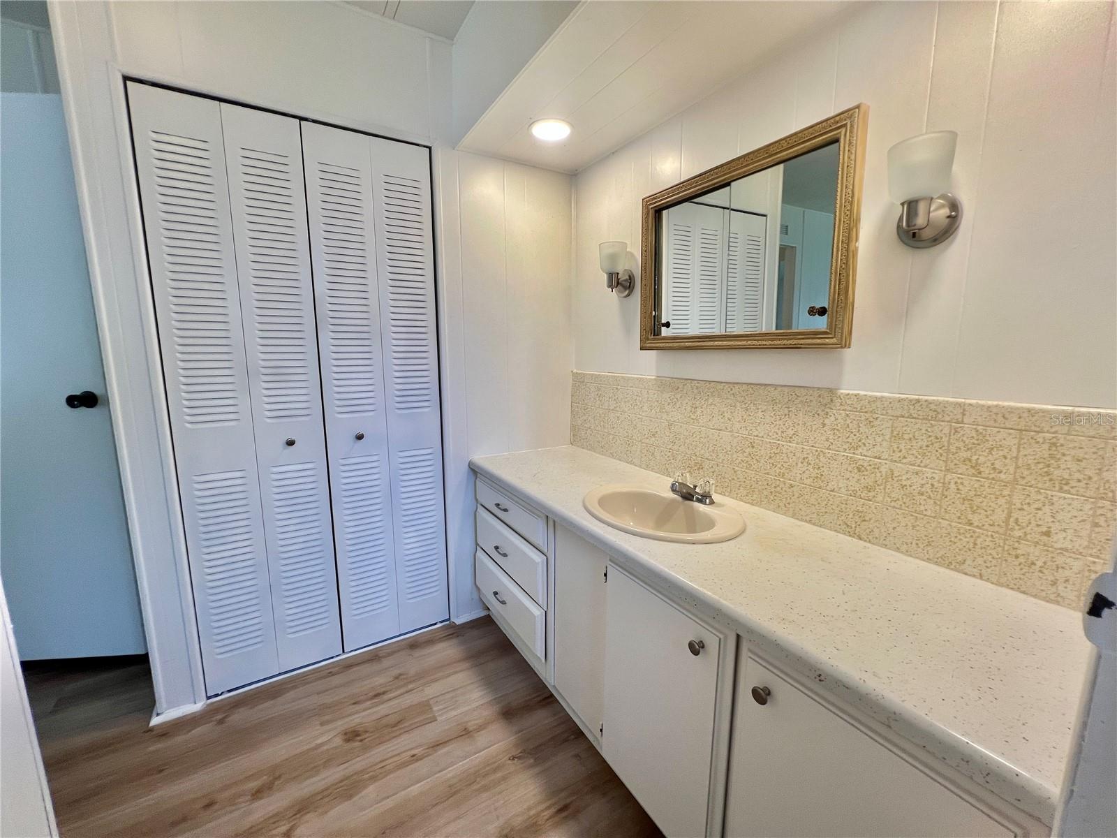 Image 32 of 52 For 222 Hawthorne Boulevard