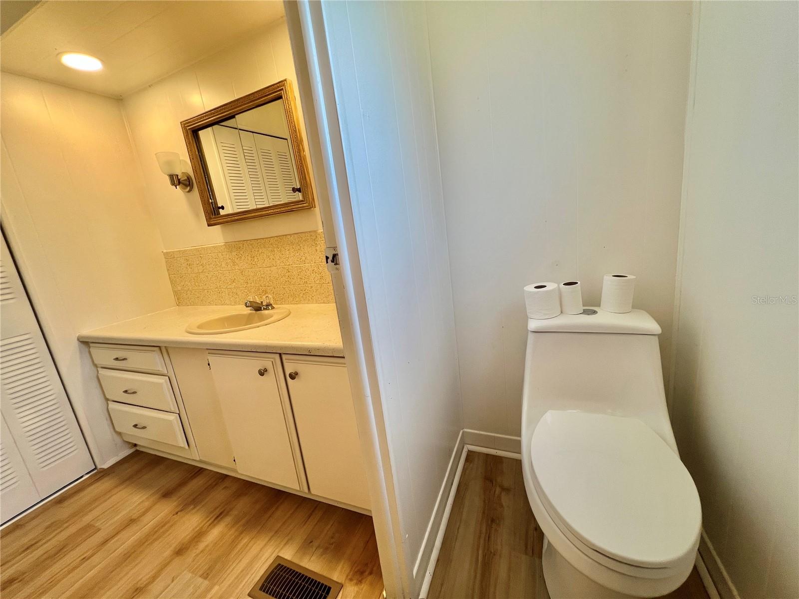 Image 35 of 52 For 222 Hawthorne Boulevard