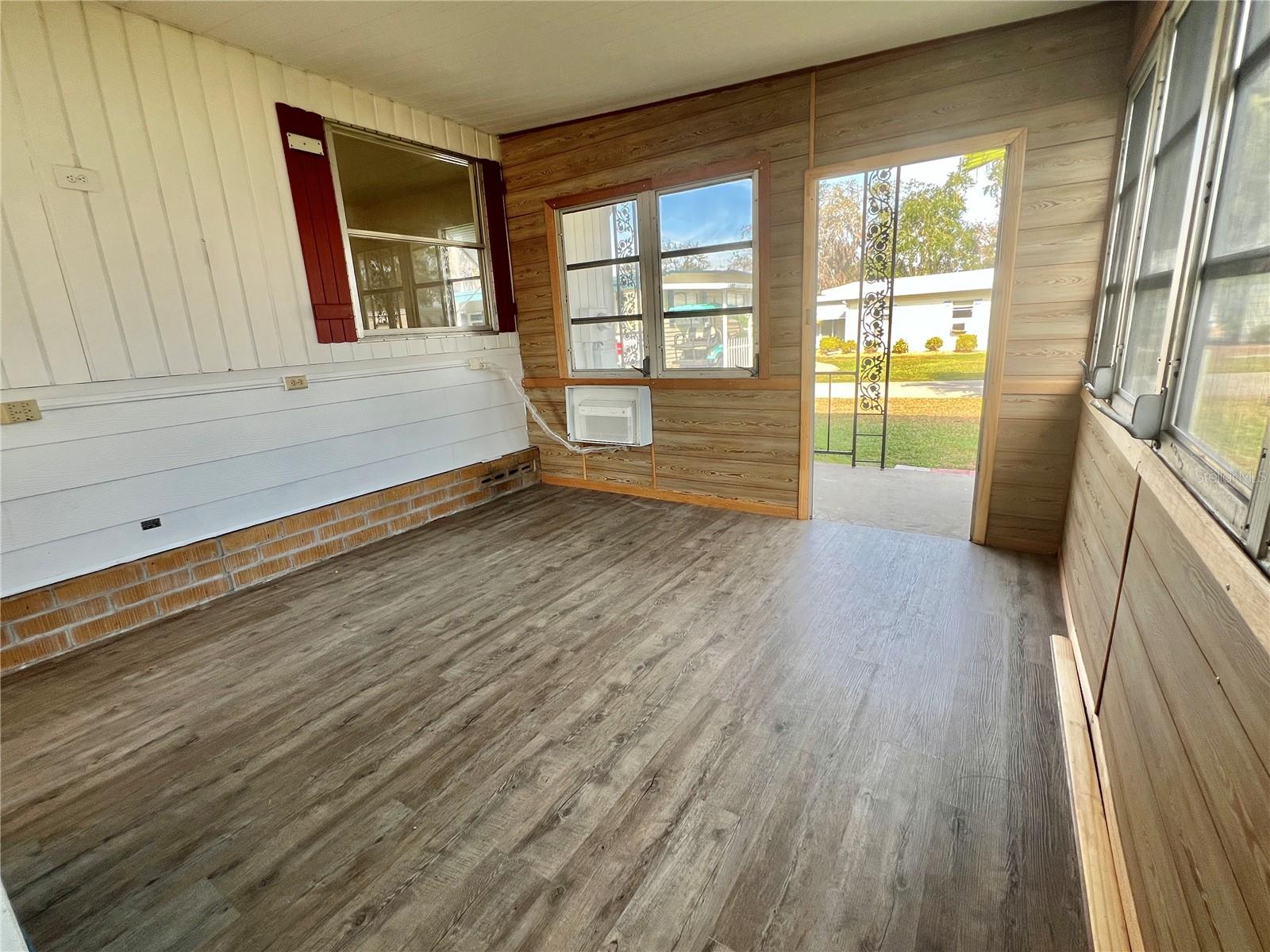 Image 41 of 52 For 222 Hawthorne Boulevard