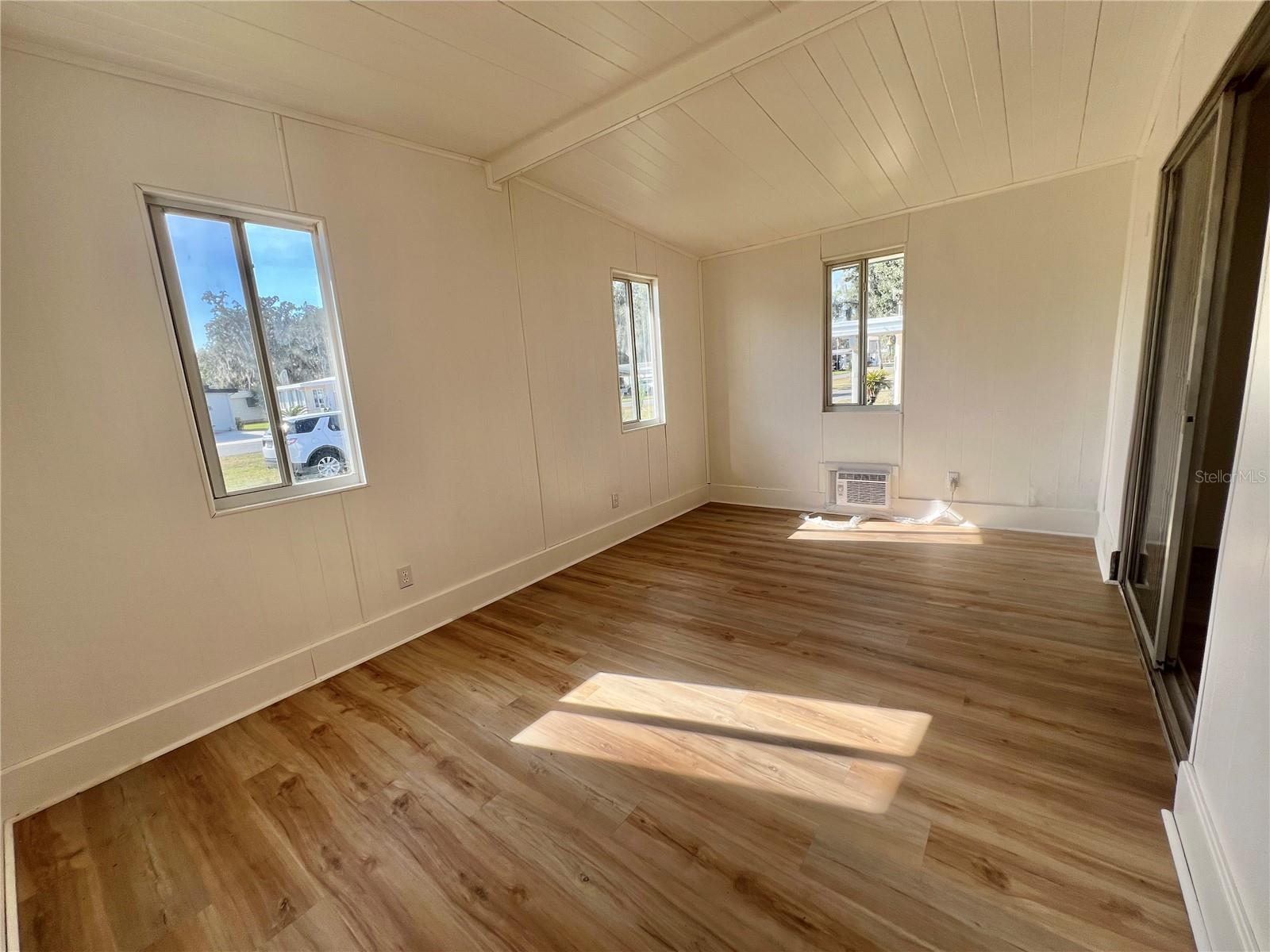 Image 5 of 52 For 222 Hawthorne Boulevard