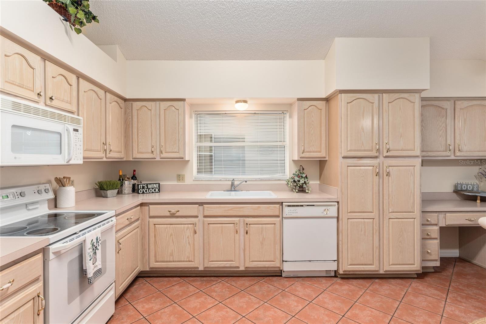 Image 17 of 49 For 703 Melendez Way