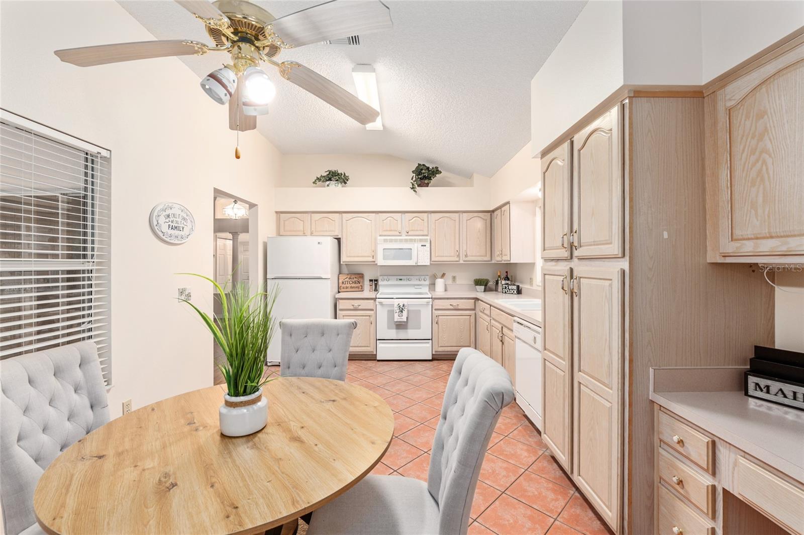 Image 23 of 49 For 703 Melendez Way