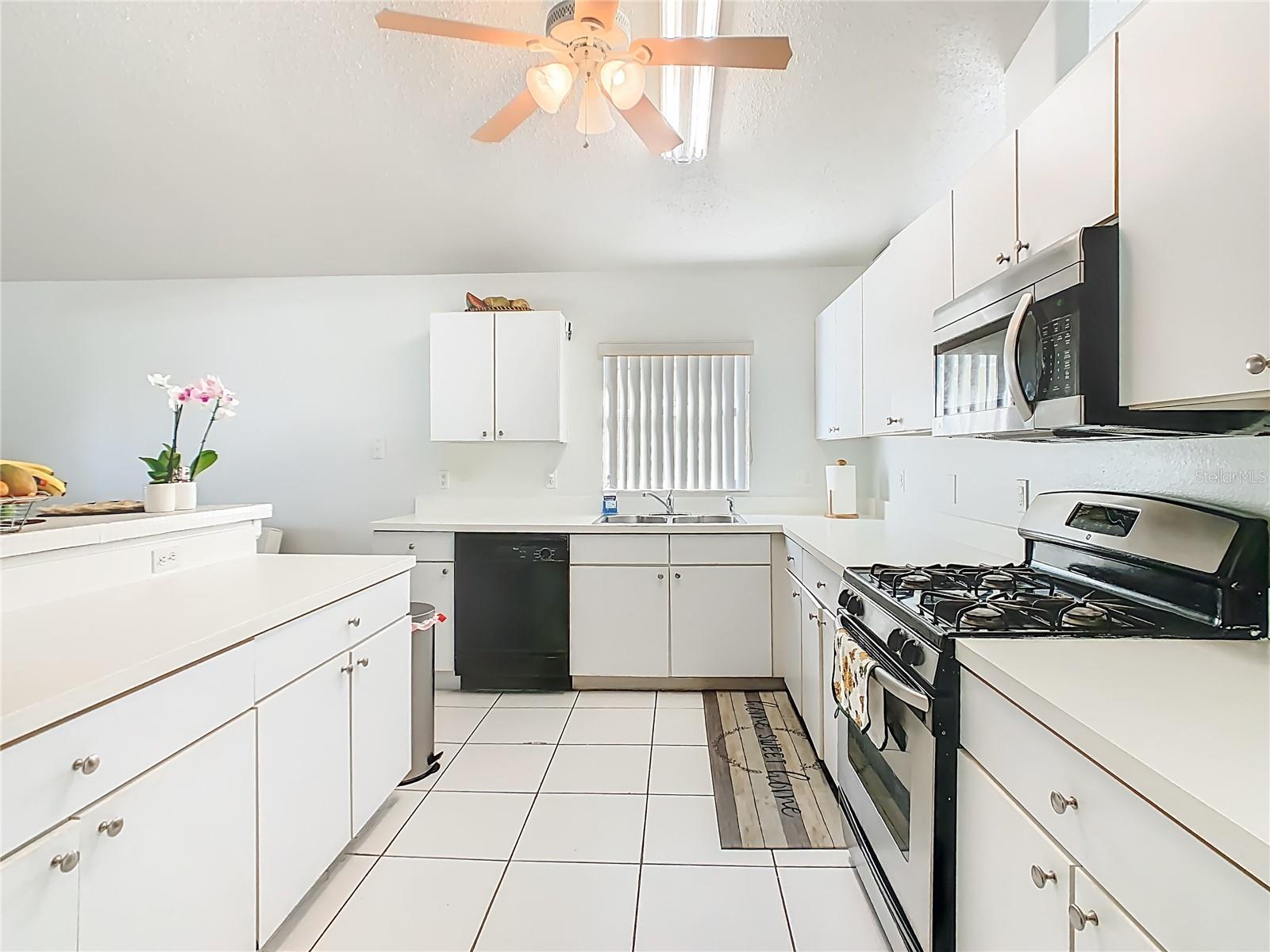 Image 5 of 27 For 15933 Bay Vista Drive