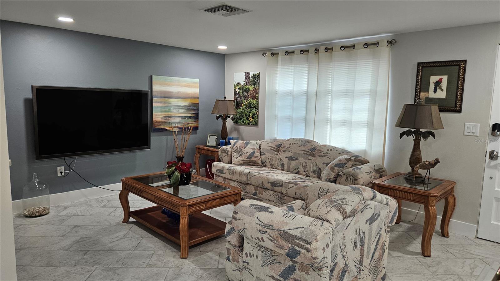 Image 5 of 21 For 516 Villas Drive