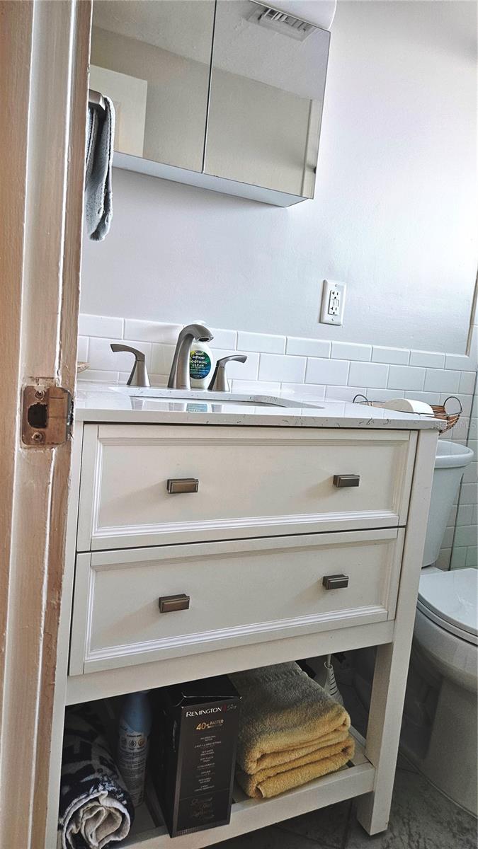 Image 8 of 21 For 516 Villas Drive