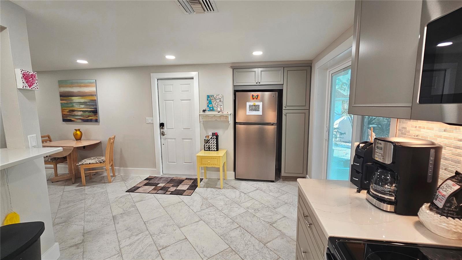 Image 9 of 21 For 516 Villas Drive