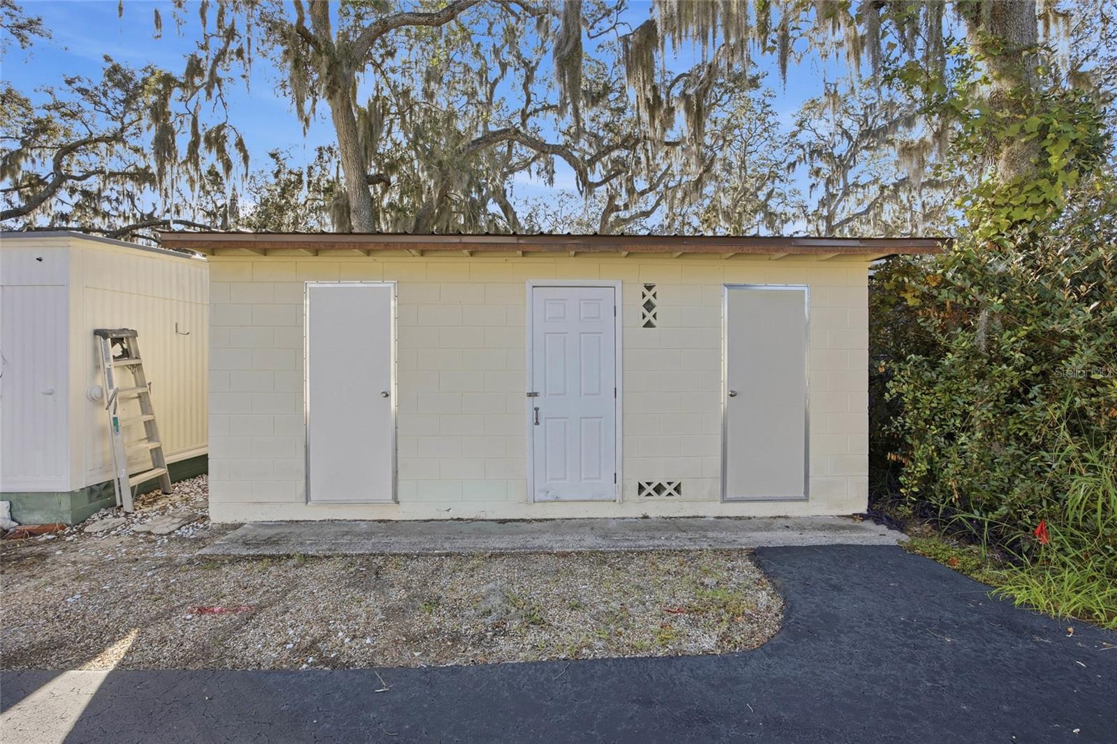 Image 21 of 33 For 3896 Picciola Road 532