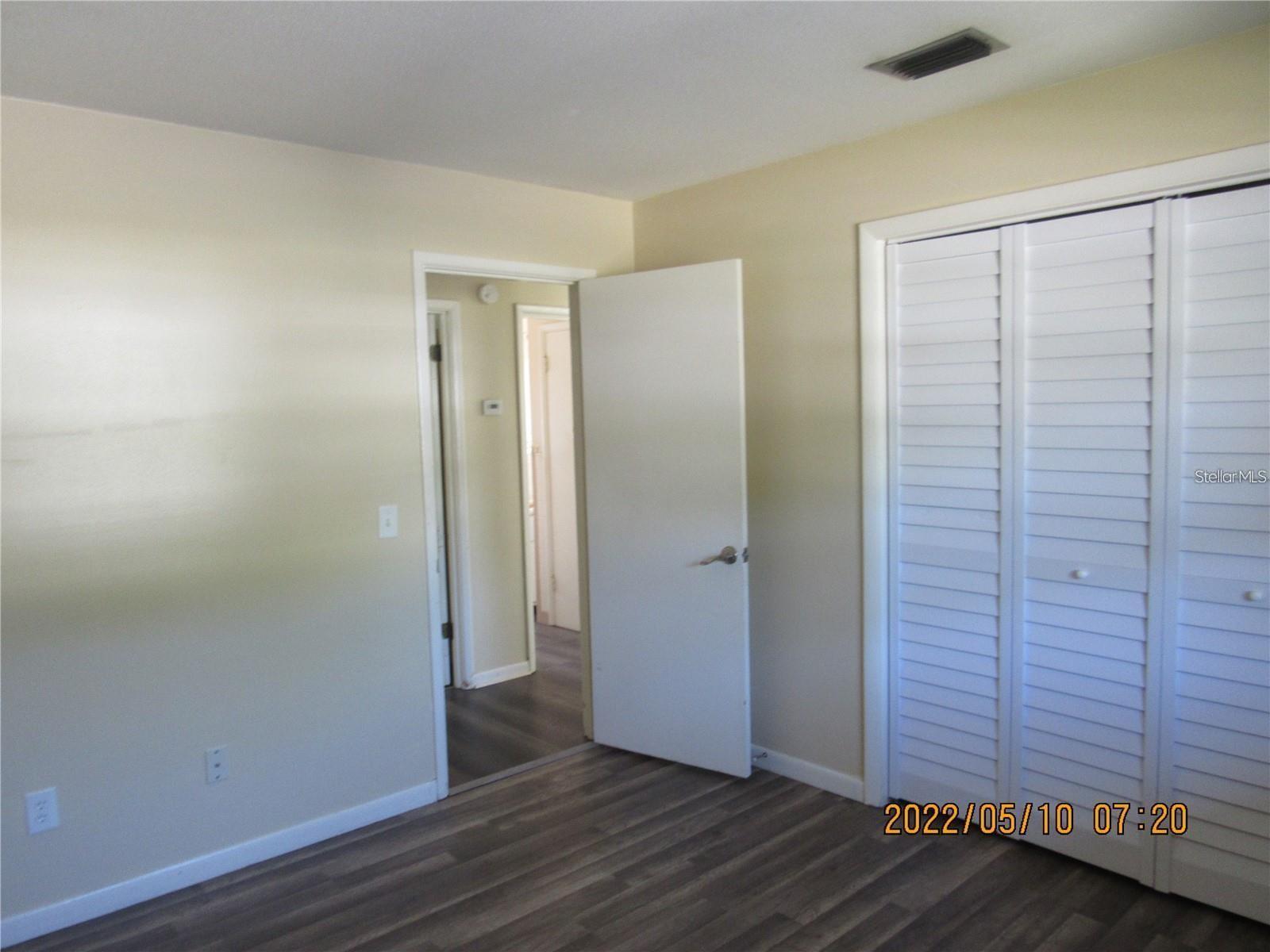 Image 11 of 13 For 722 Warfield Avenue 722