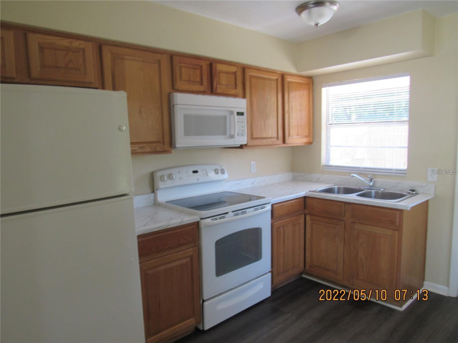 Image 2 of 13 For 722 Warfield Avenue 722