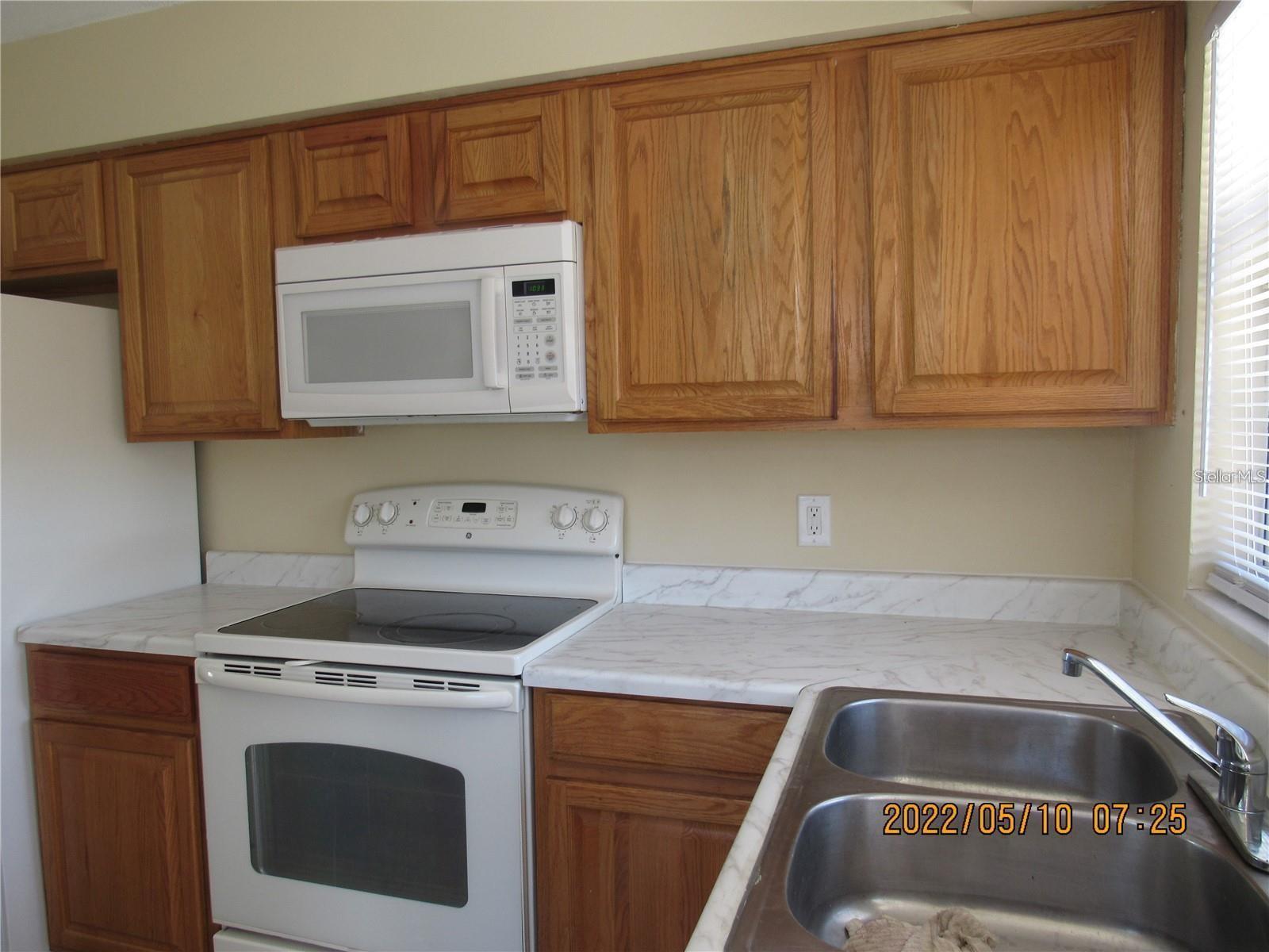 Image 3 of 13 For 722 Warfield Avenue 722