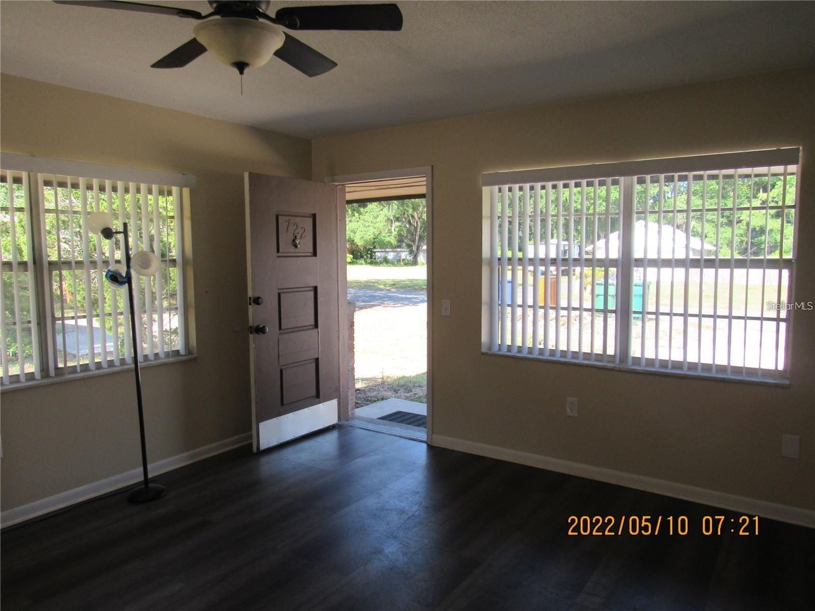 Image 4 of 13 For 722 Warfield Avenue 722