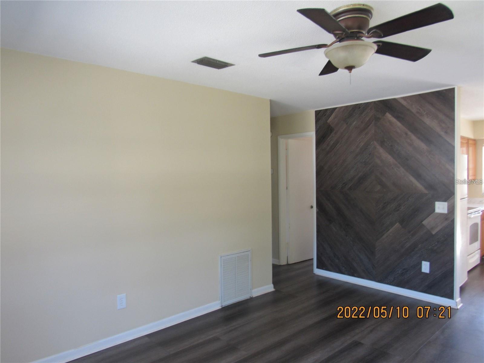 Image 5 of 13 For 722 Warfield Avenue 722