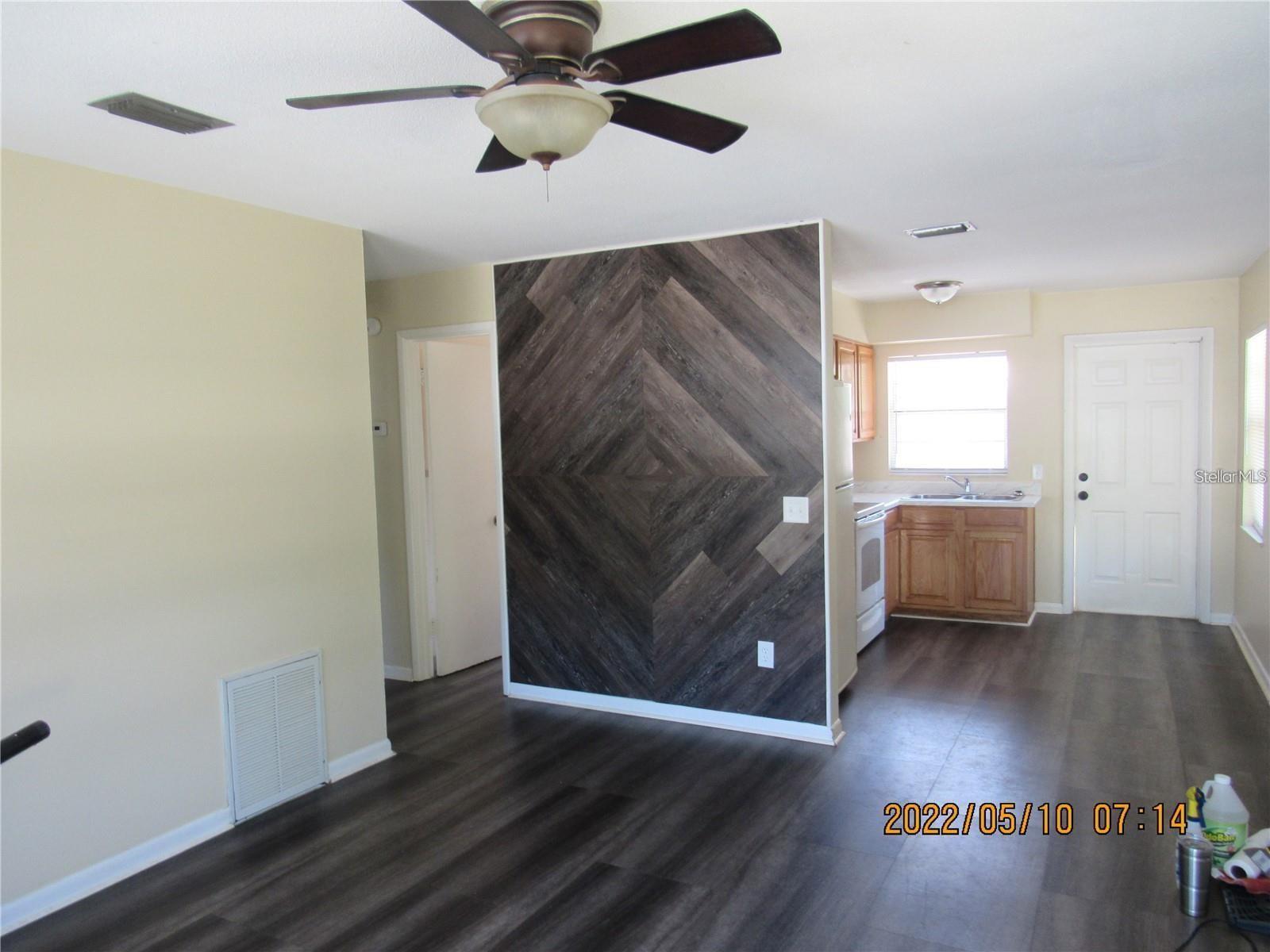 Image 7 of 13 For 722 Warfield Avenue 722