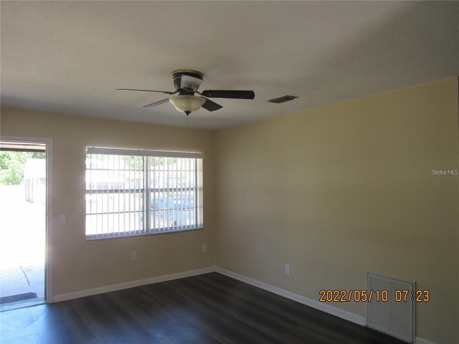 Image 9 of 13 For 722 Warfield Avenue 722