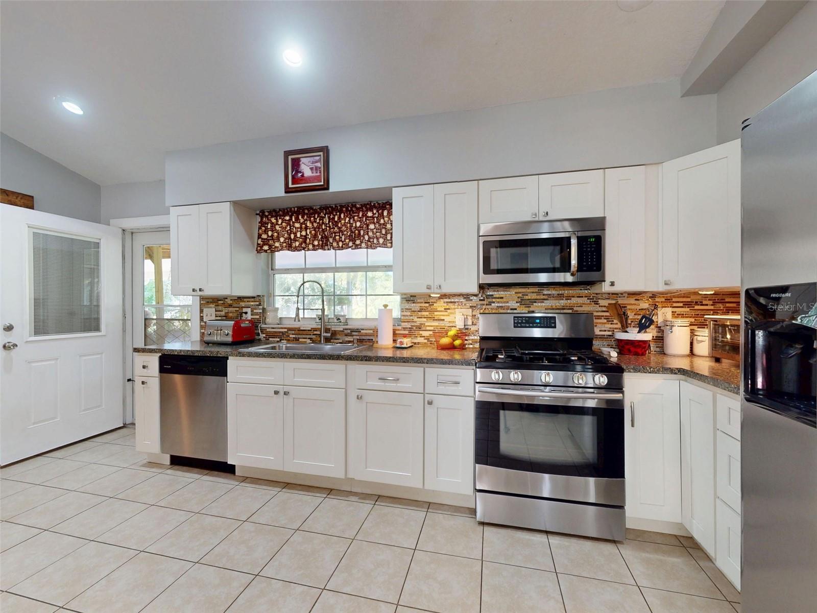 Image 13 of 100 For 3851 Thistlewood Way