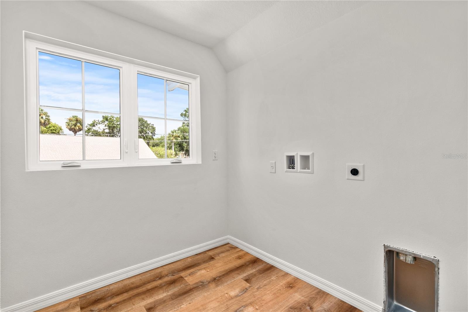 Image 20 of 28 For 652 Liberty Avenue