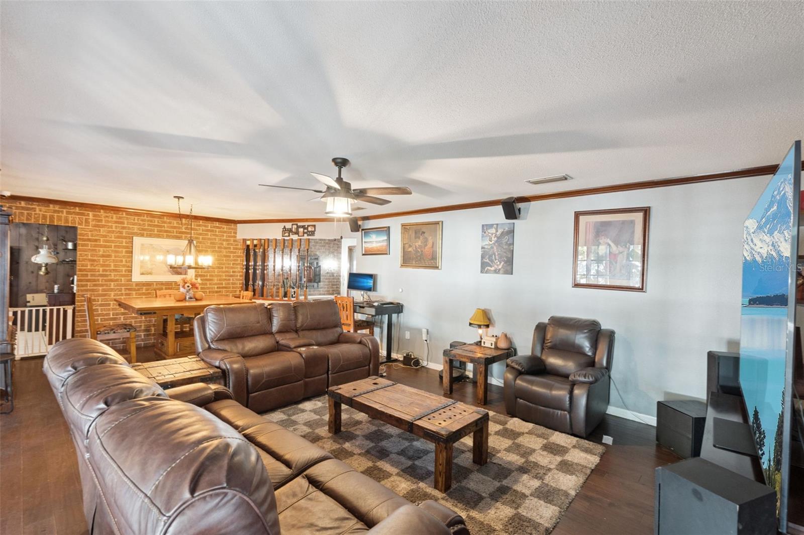 Image 12 of 55 For 5545 Oak Lane