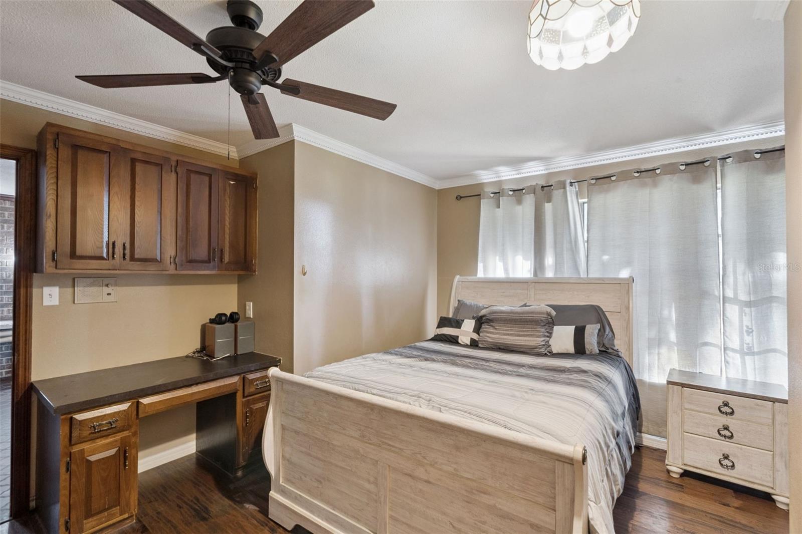 Image 26 of 55 For 5545 Oak Lane