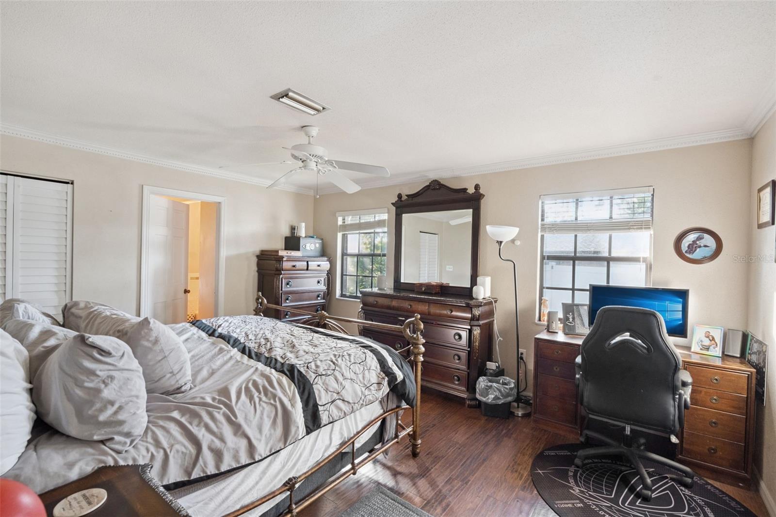 Image 27 of 55 For 5545 Oak Lane