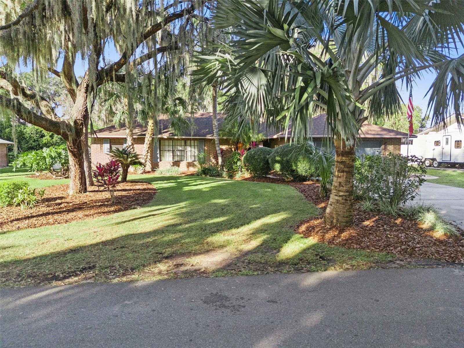 Image 3 of 55 For 5545 Oak Lane