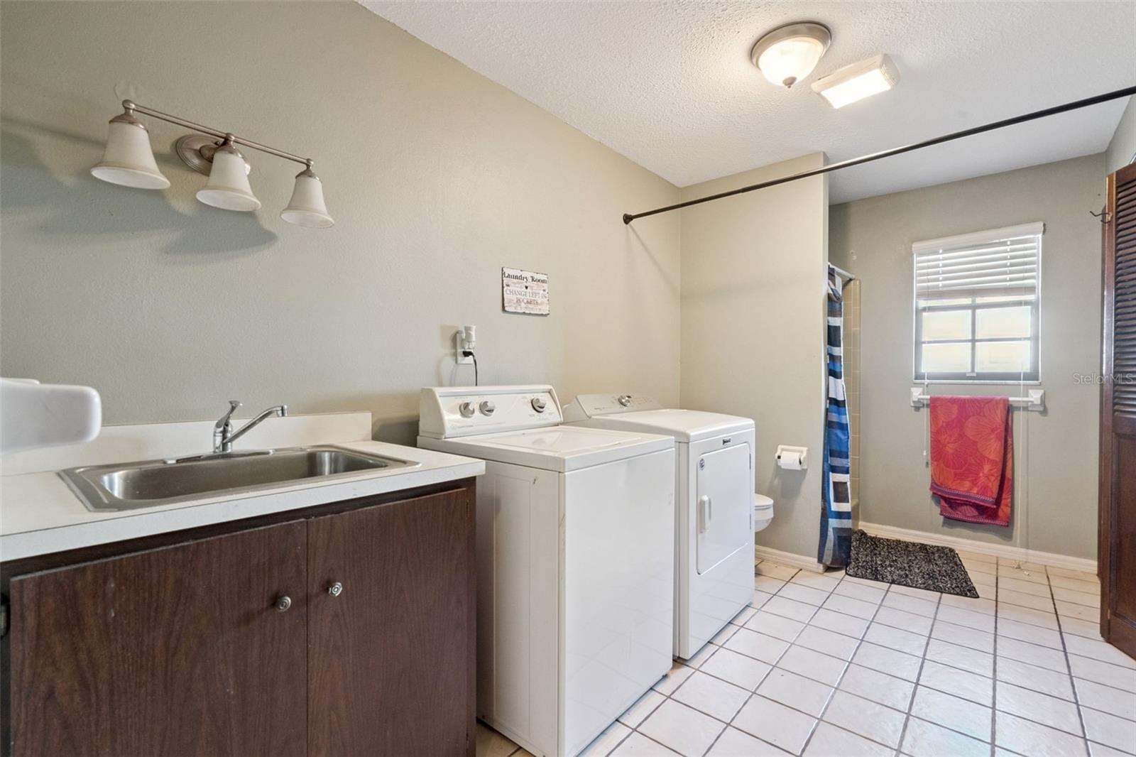 Image 37 of 55 For 5545 Oak Lane