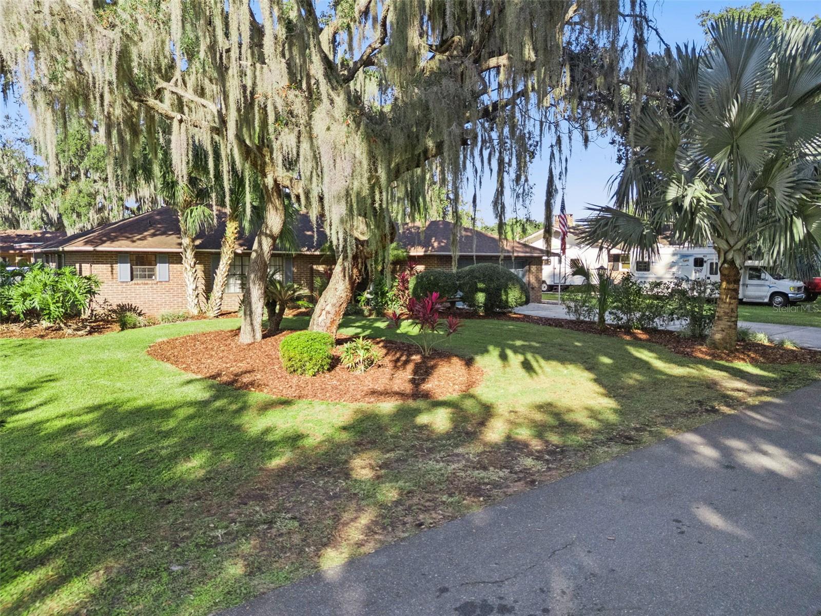 Image 4 of 55 For 5545 Oak Lane