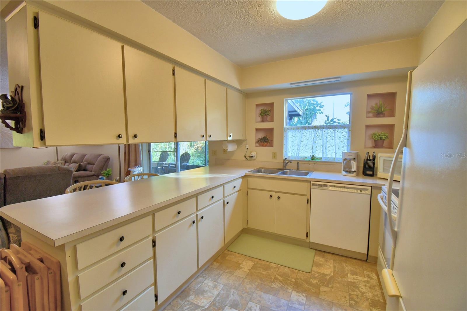 Image 28 of 74 For 329 El Dorado