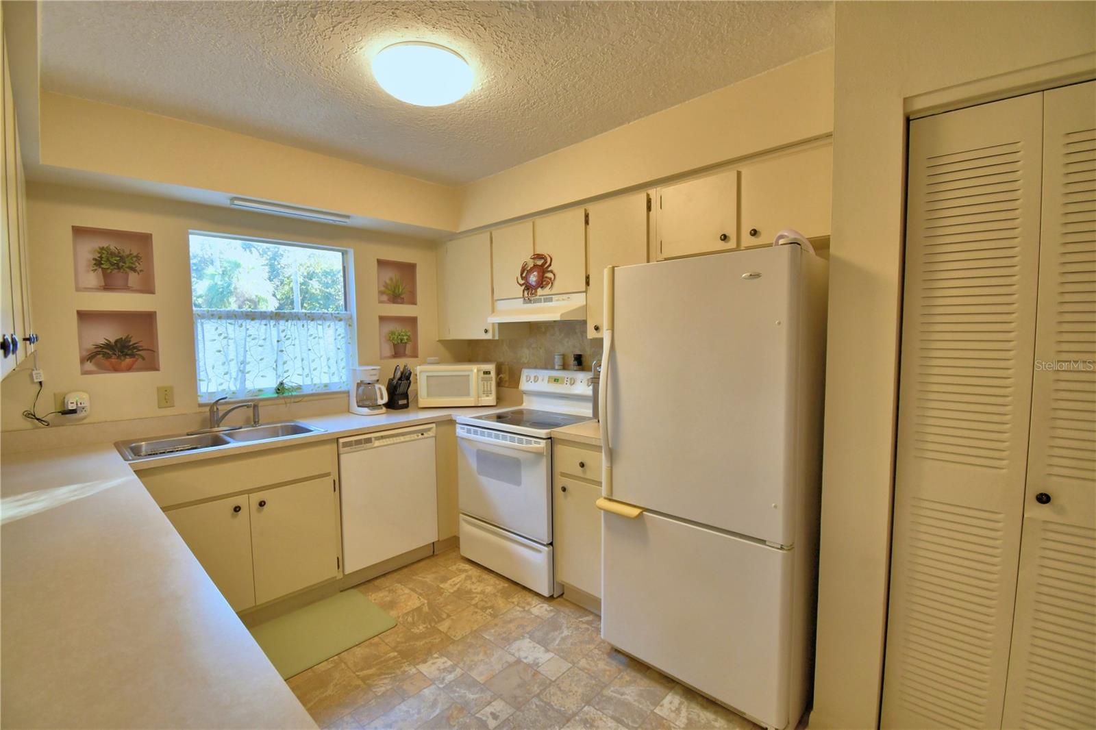 Image 29 of 74 For 329 El Dorado