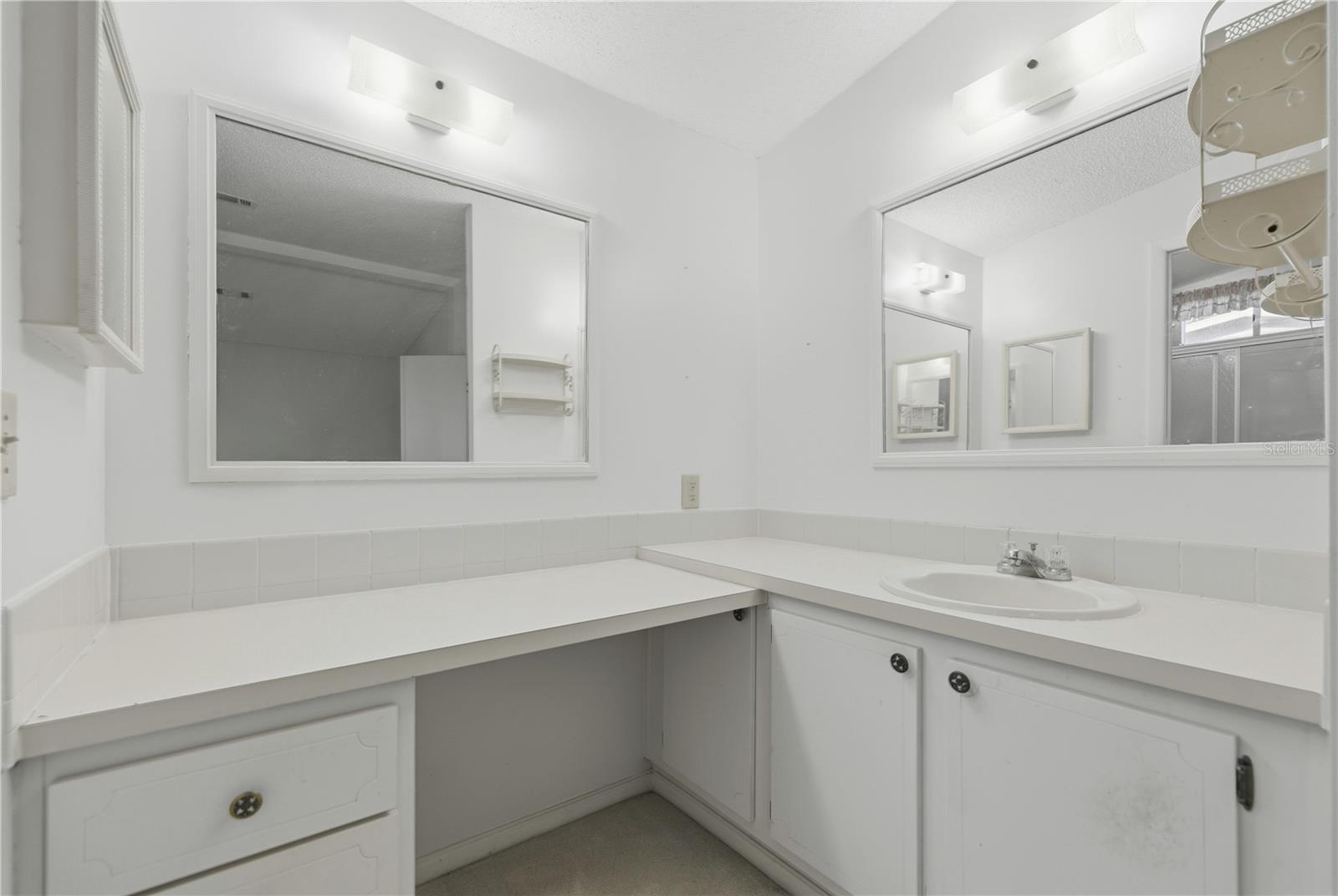 Image 11 of 18 For 725 Camelia Court