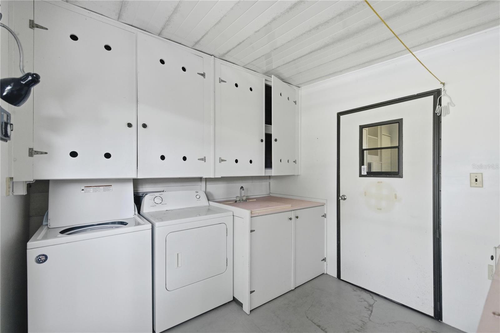 Image 14 of 18 For 725 Camelia Court