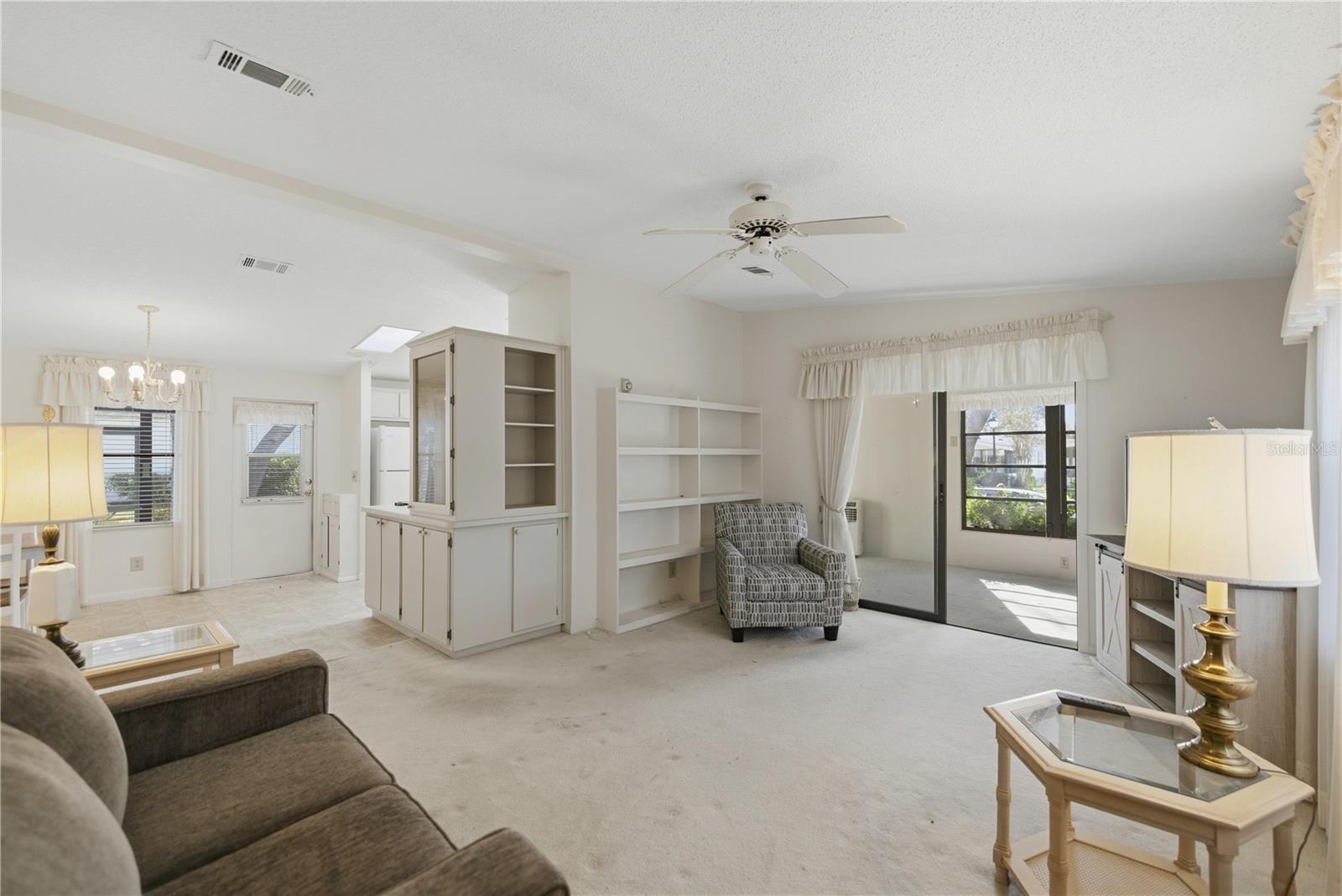 Image 4 of 18 For 725 Camelia Court