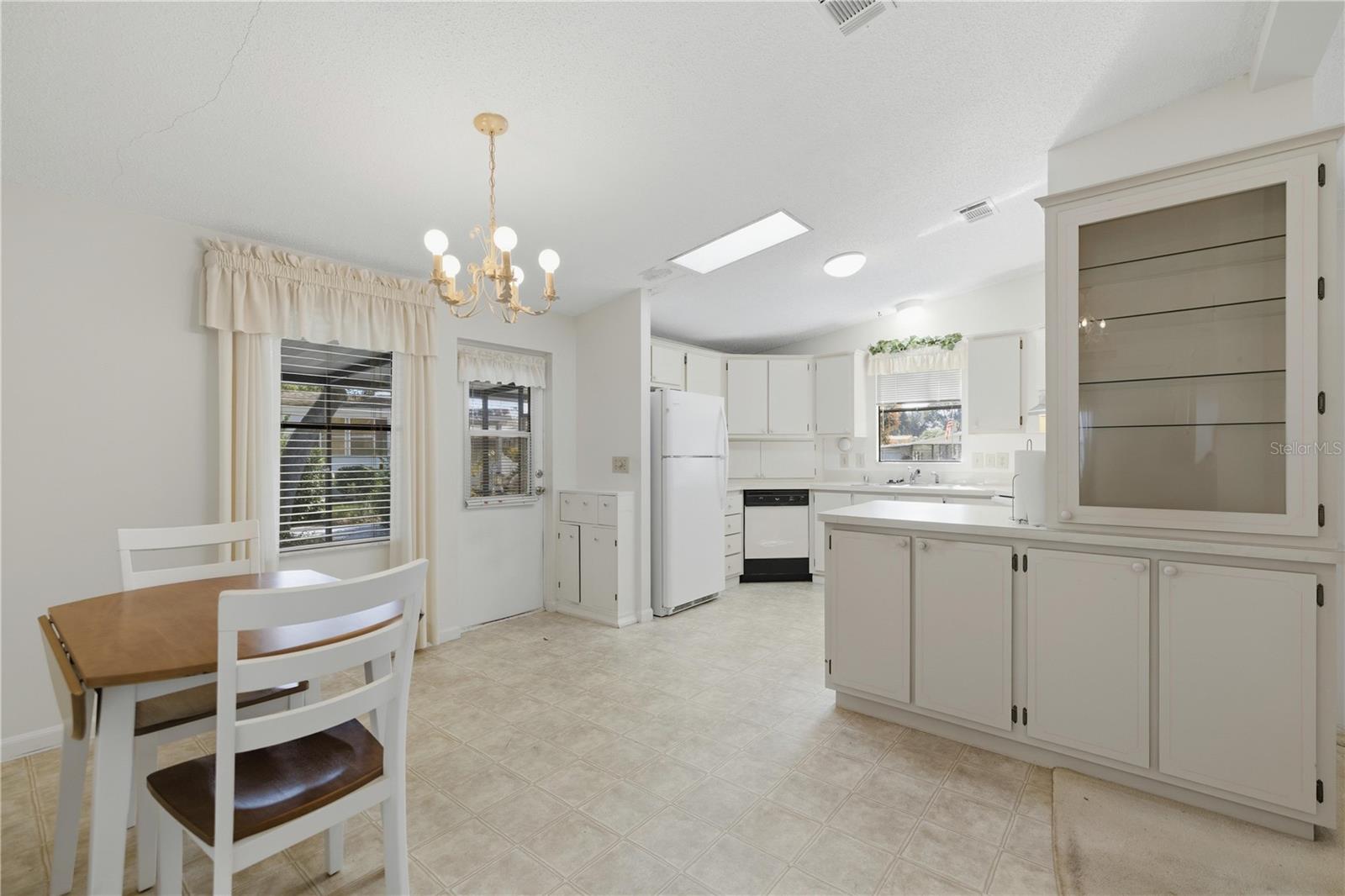 Image 6 of 18 For 725 Camelia Court