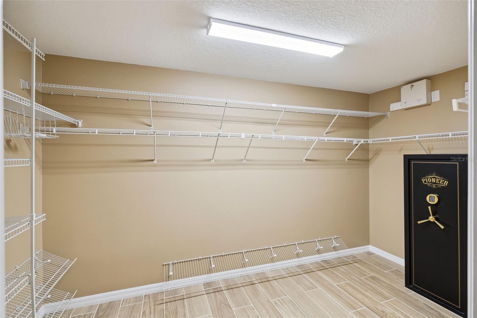 Image 20 of 50 For 15305 Shady Lane