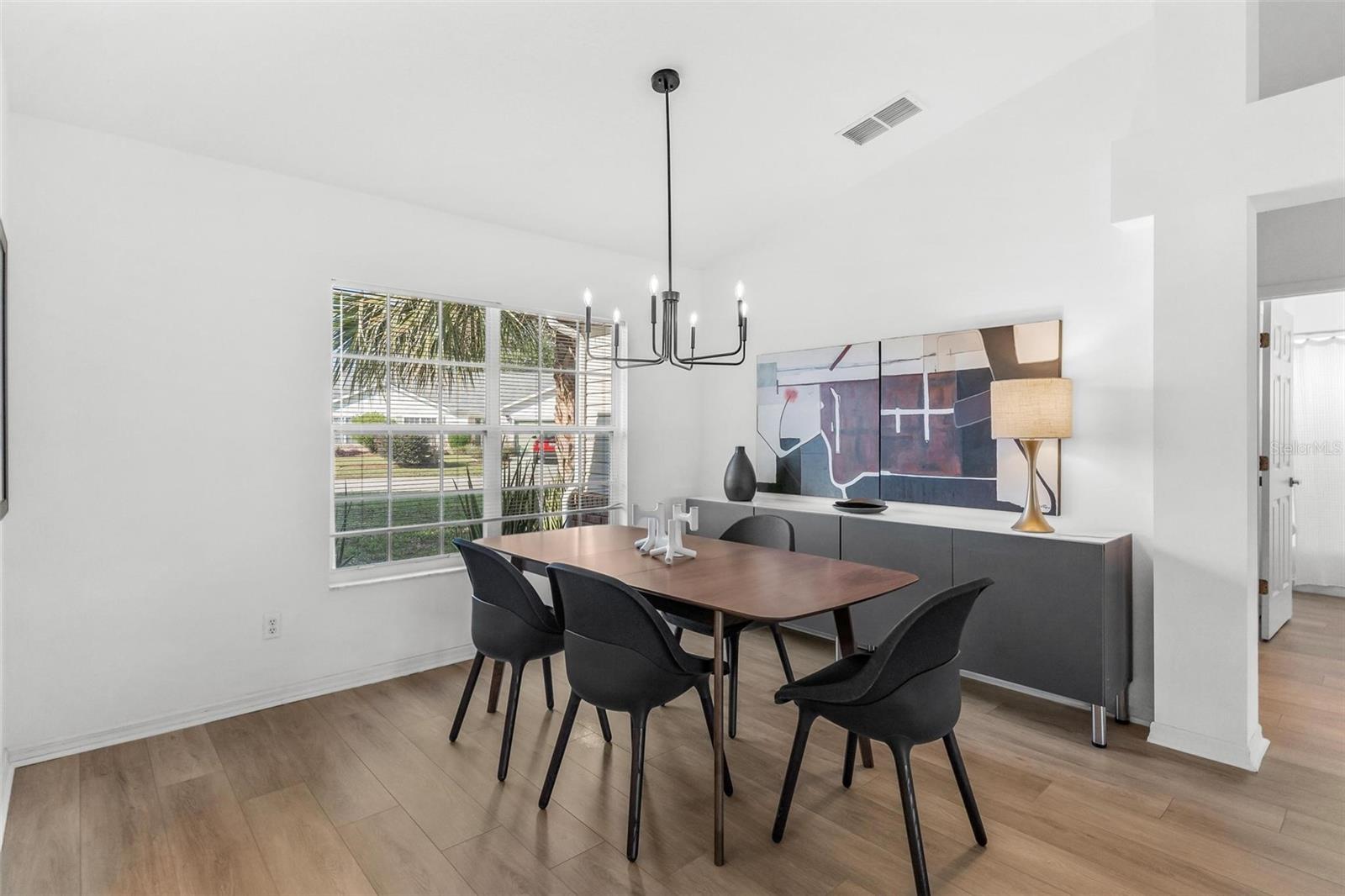 Image 9 of 55 For 25440 Crestwater Drive