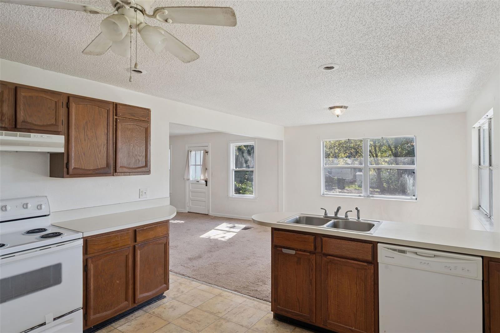 Image 6 of 17 For 10 Lucerne Circle