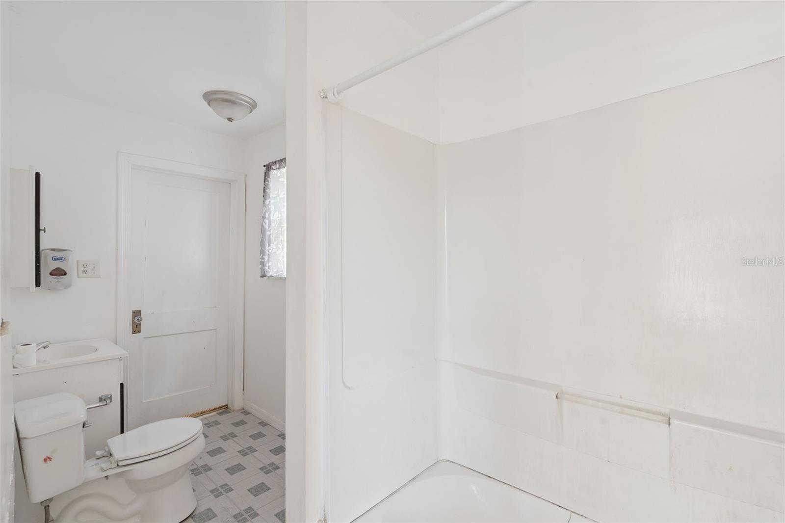 Image 9 of 17 For 10 Lucerne Circle