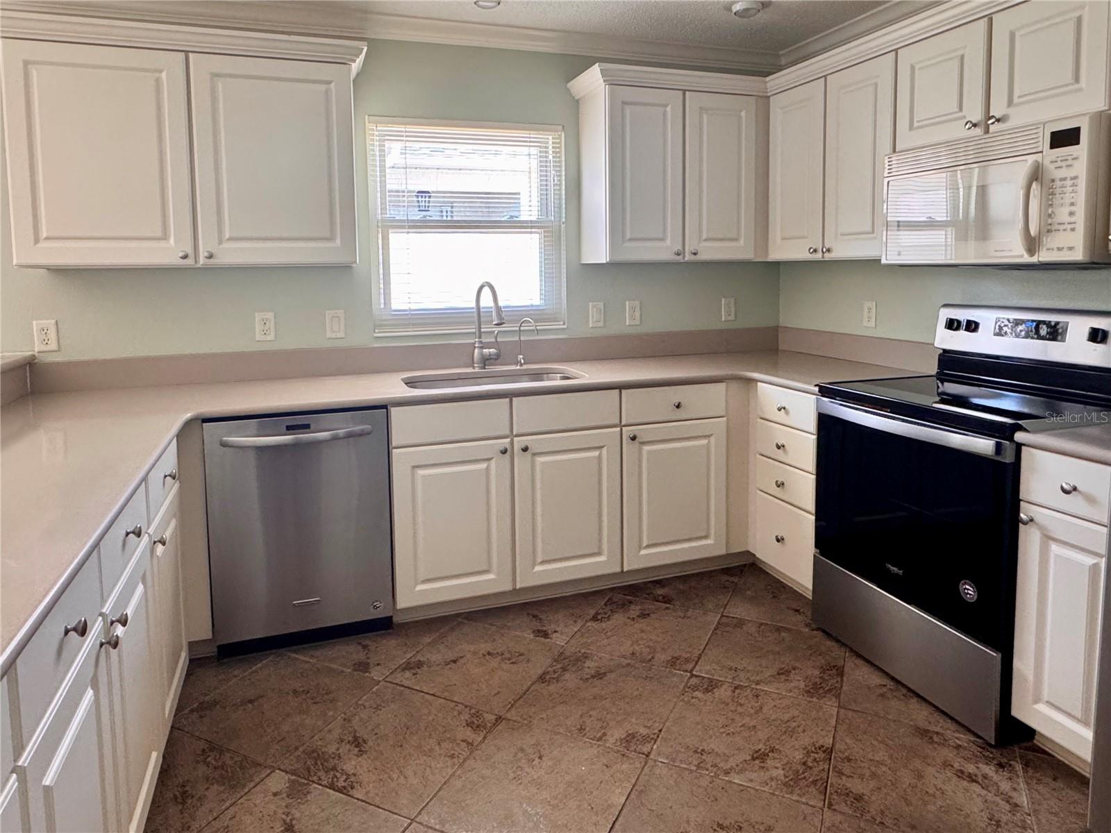 Image 2 of 29 For 1052 Jackson Street