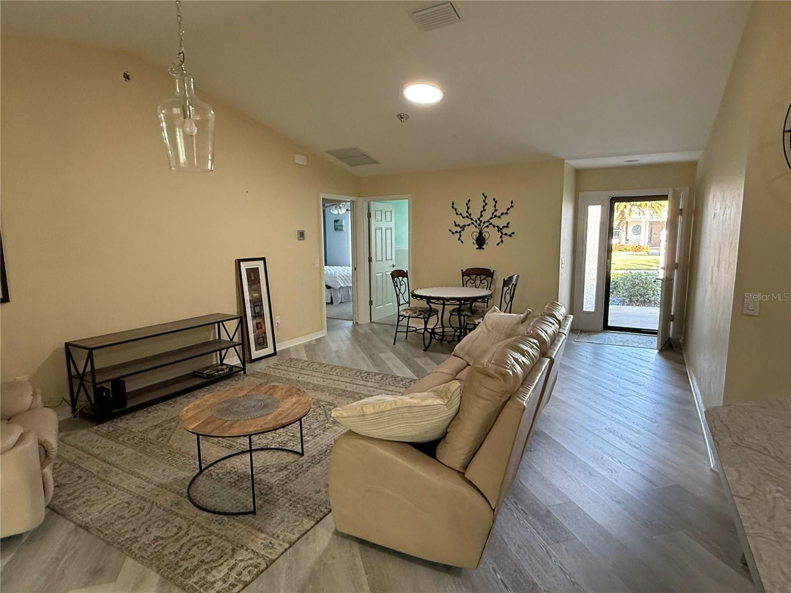 Image 3 of 20 For 718 Shelton Street