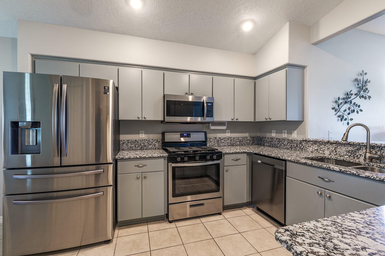 Image 4 of 20 For 5543 Aurora Drive