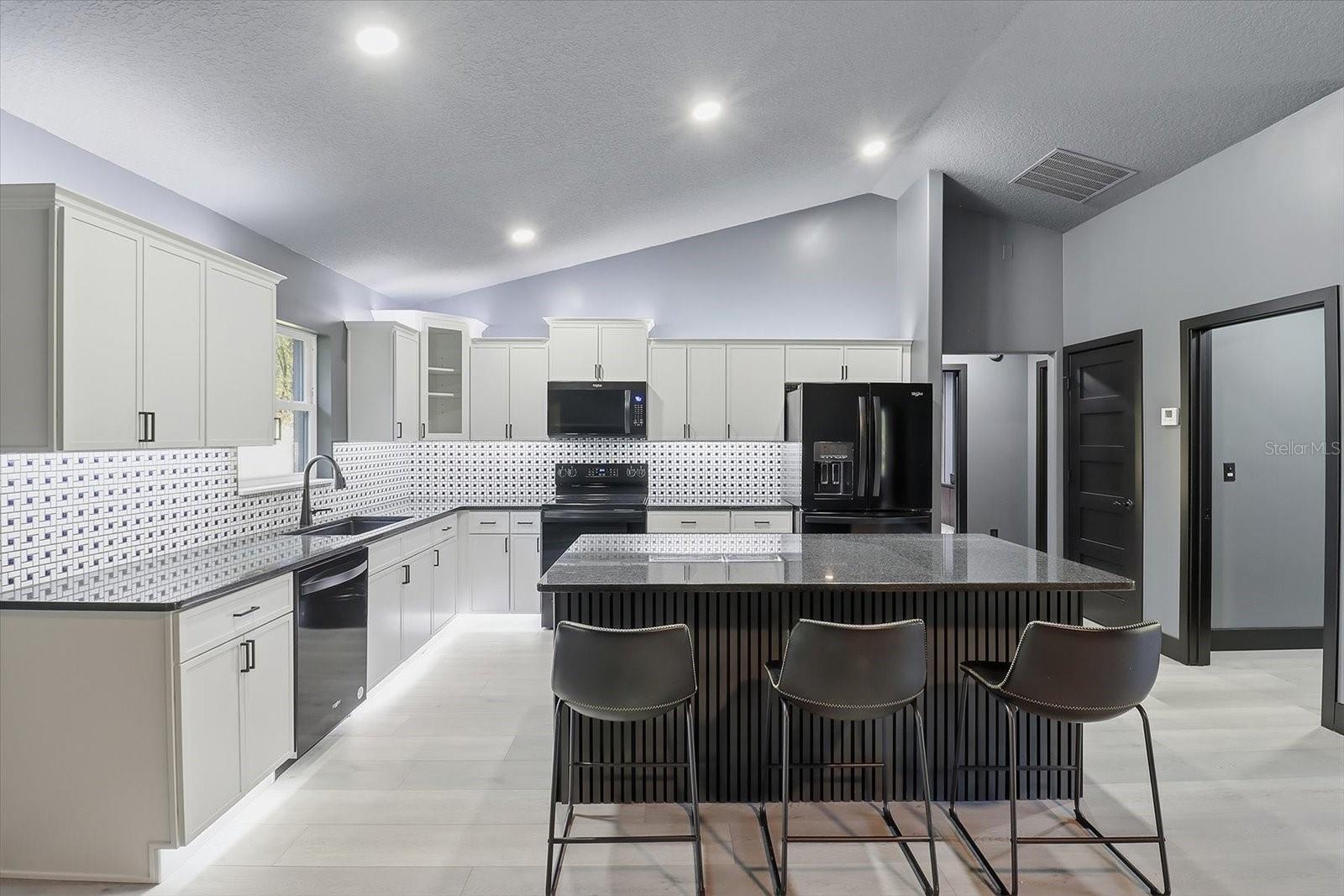 Listing photo id 9 for 9802 Athenia Drive