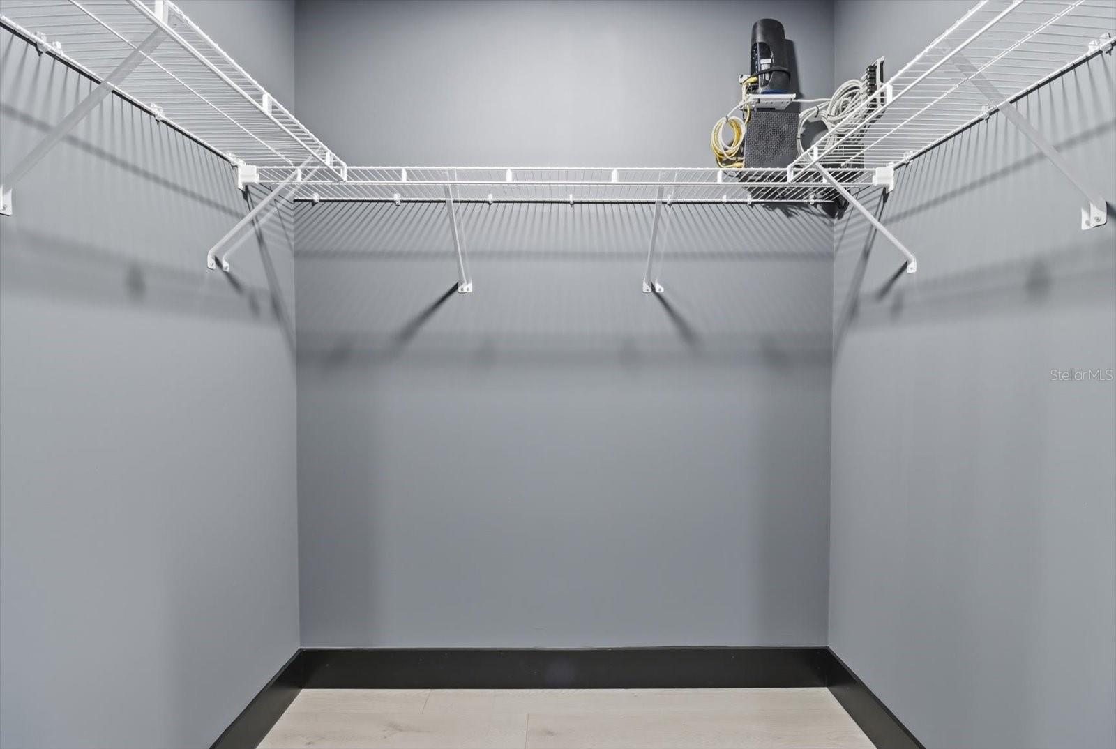 Listing photo id 16 for 9802 Athenia Drive