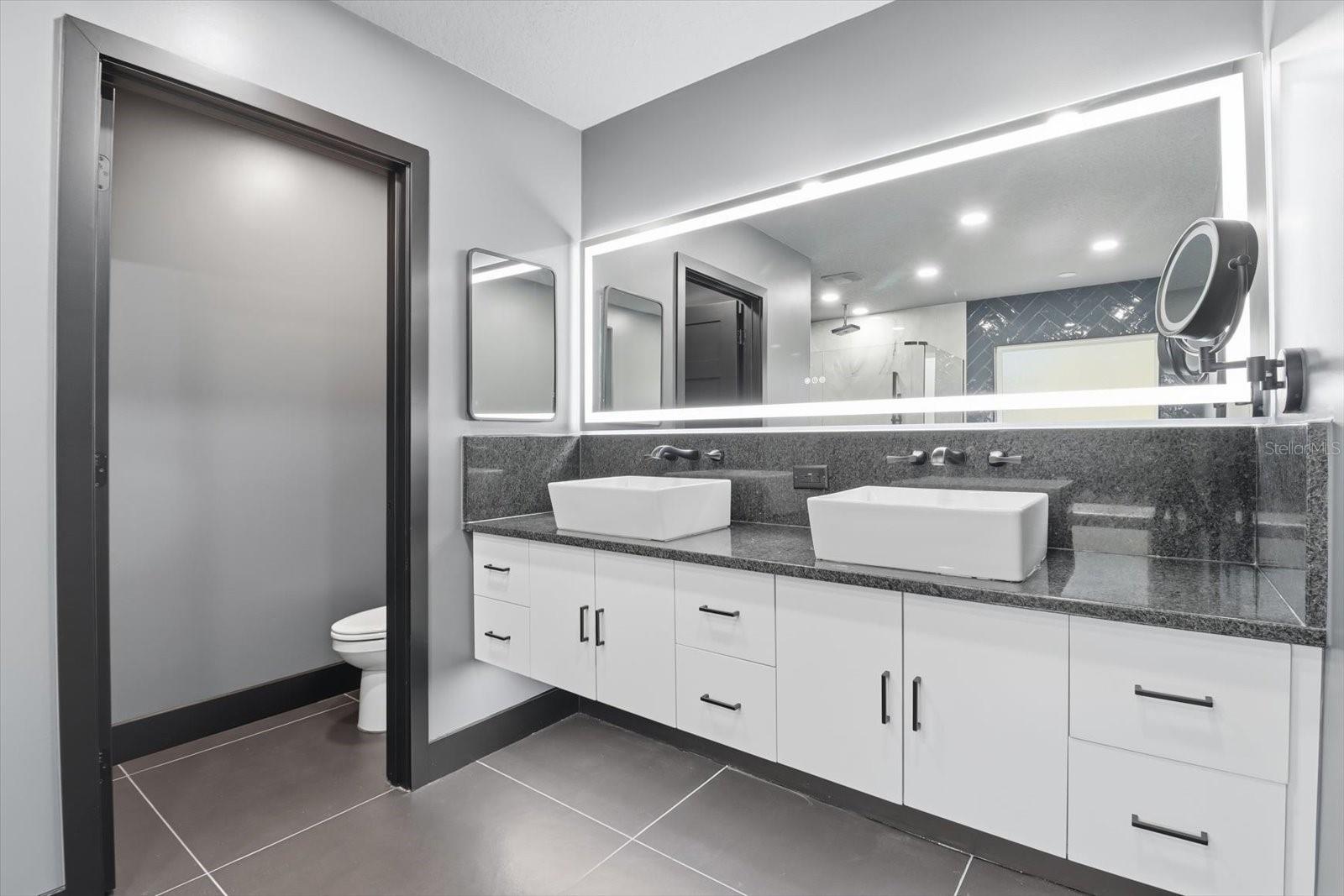 Listing photo id 17 for 9802 Athenia Drive