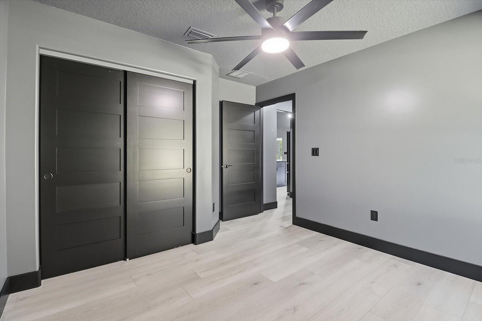 Listing photo id 25 for 9802 Athenia Drive