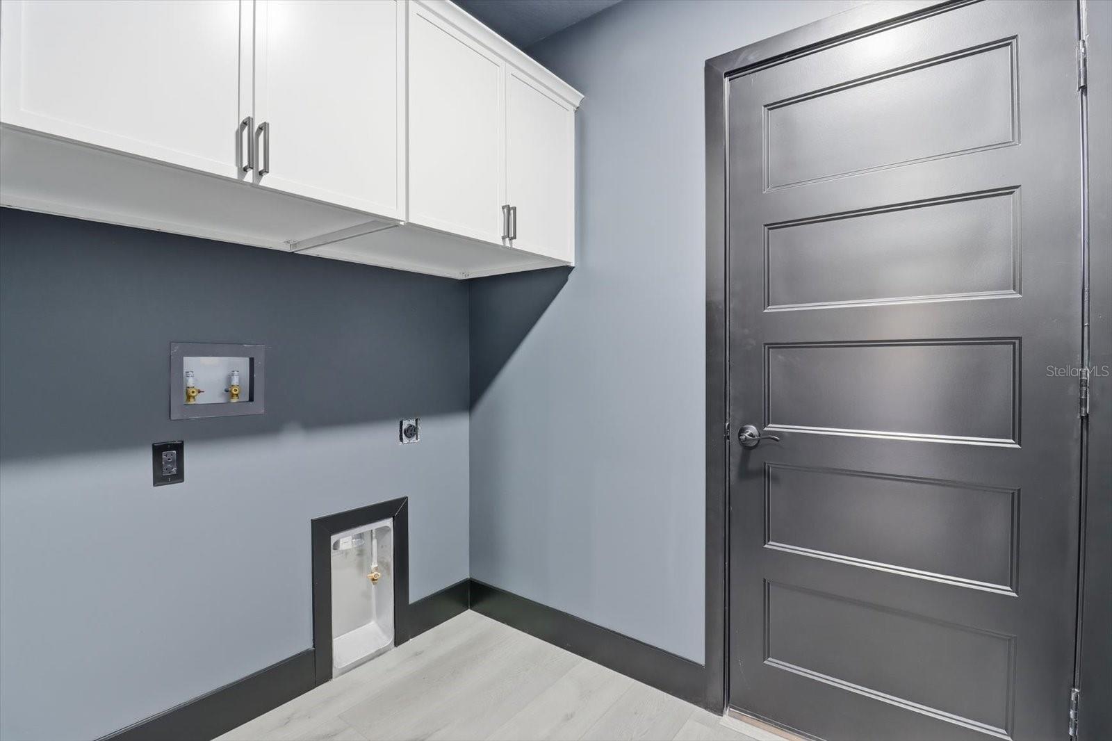 Listing photo id 27 for 9802 Athenia Drive