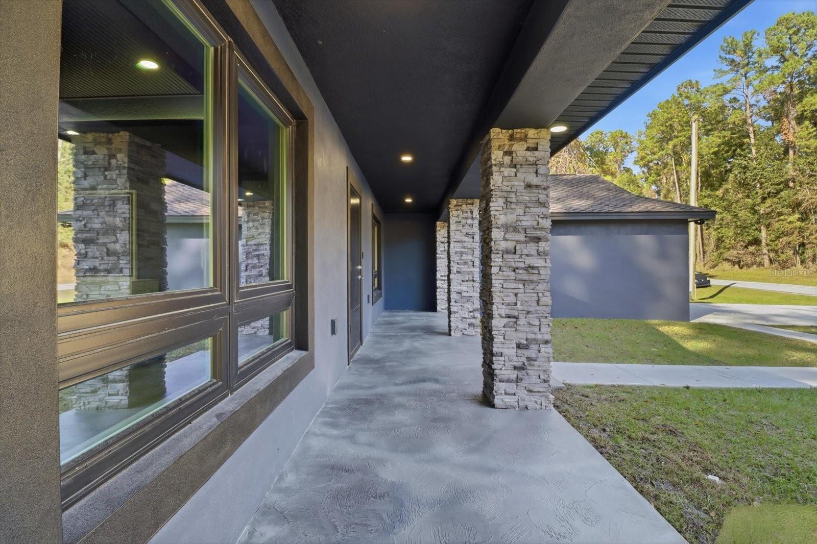 Listing photo id 37 for 9802 Athenia Drive