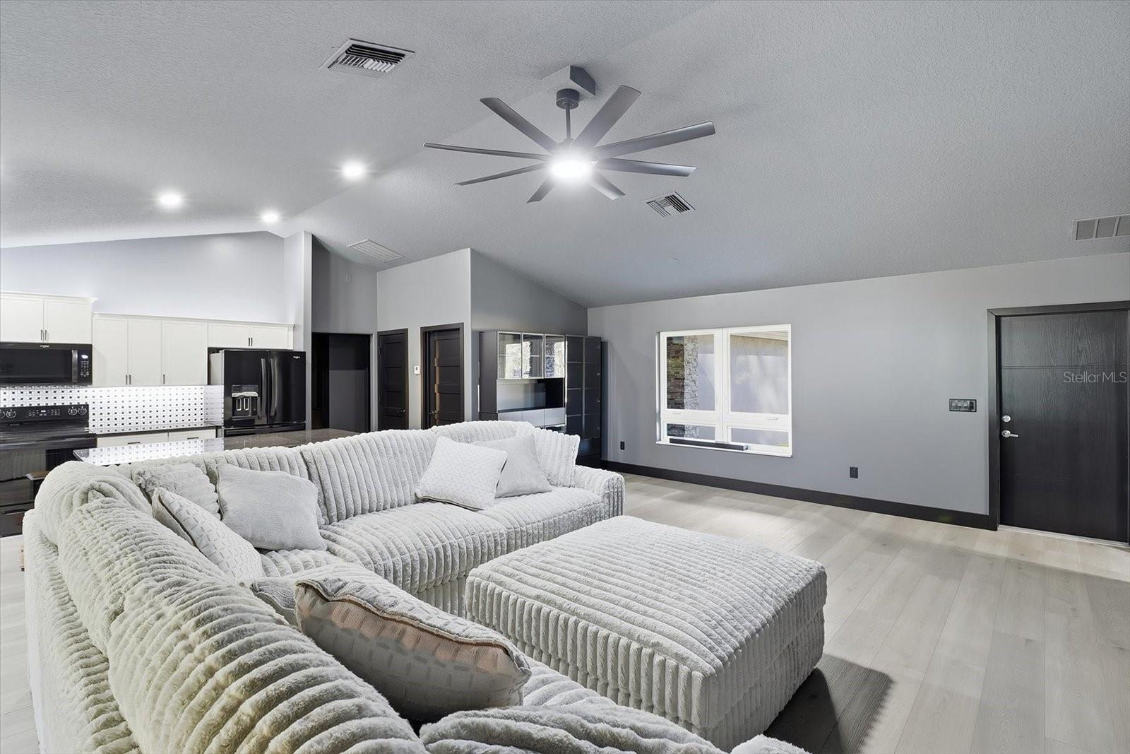 Listing photo id 42 for 9802 Athenia Drive