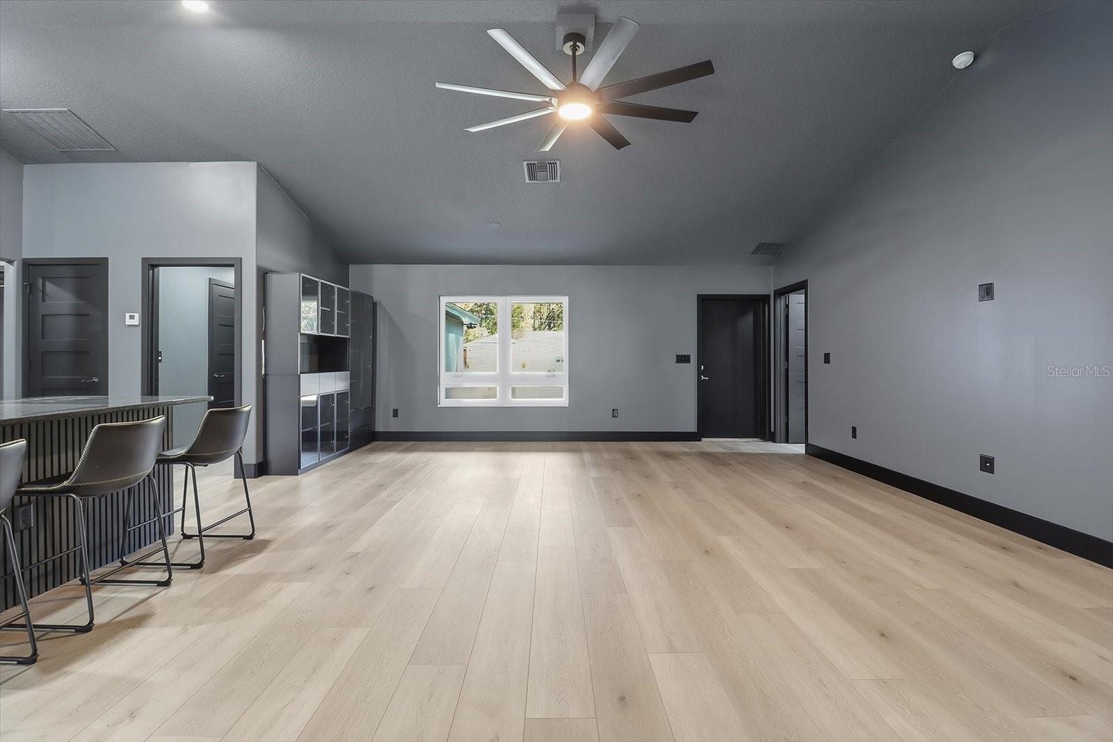 Listing photo id 6 for 9802 Athenia Drive