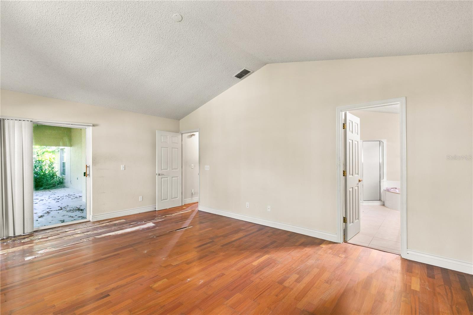 Image 16 of 28 For 1118 Crown Isle Circle