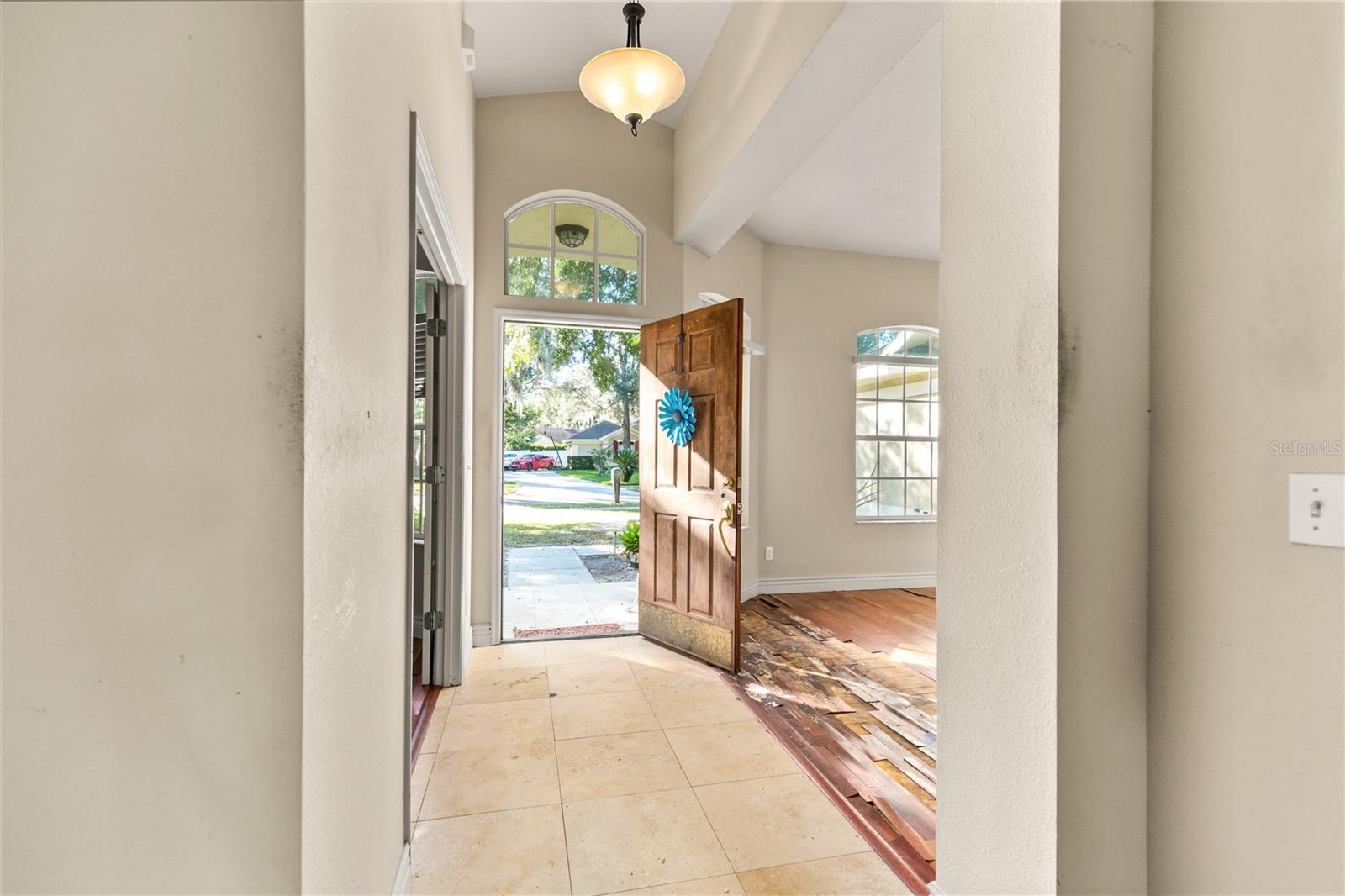 Image 3 of 28 For 1118 Crown Isle Circle