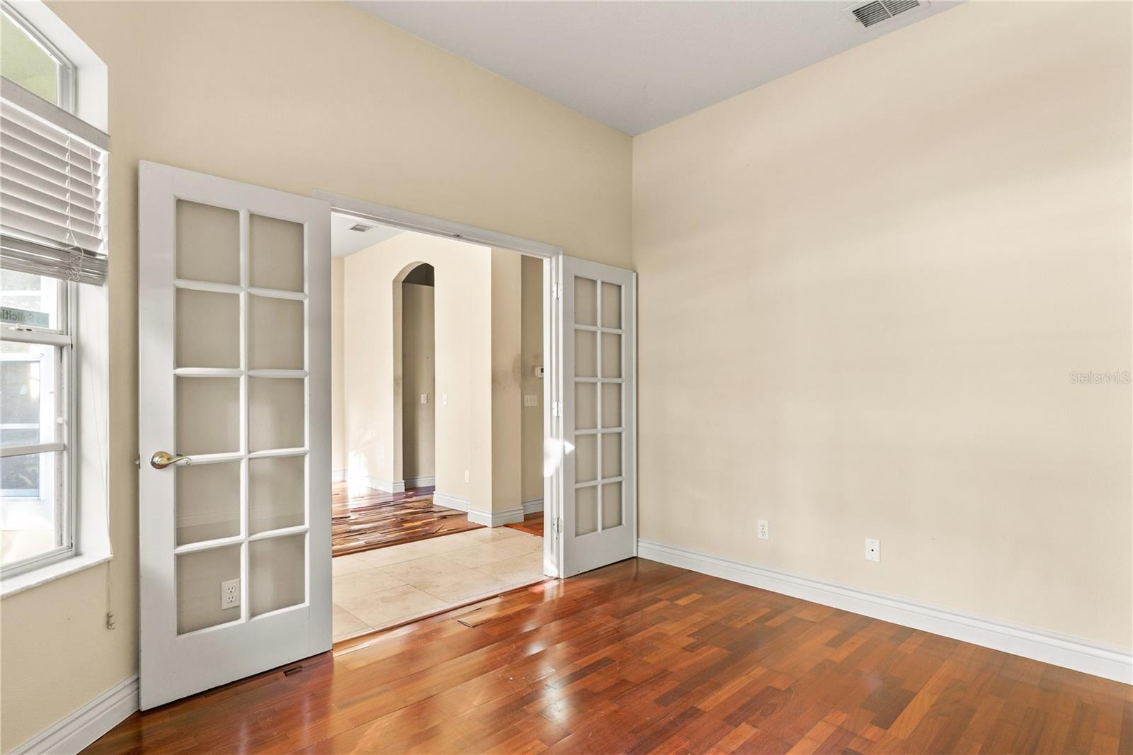 Image 4 of 28 For 1118 Crown Isle Circle